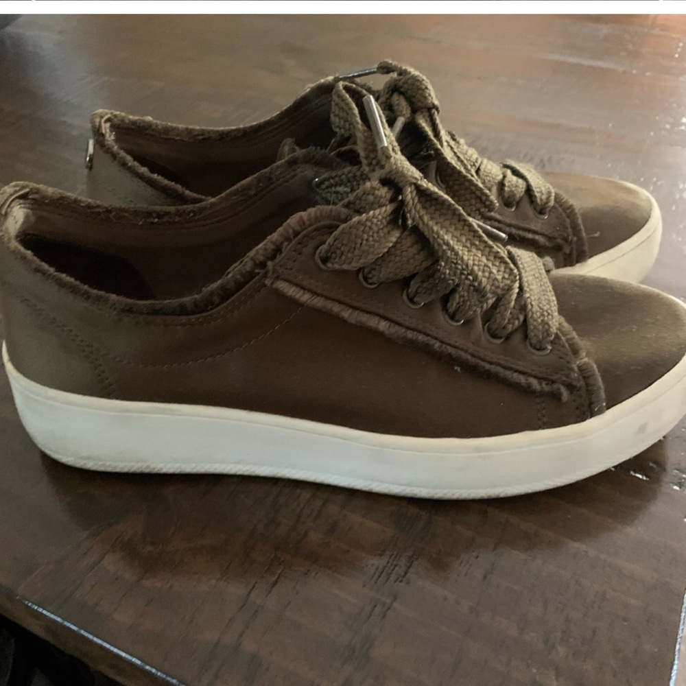 2/$40 MOSSIMO 8.5/9 FIT